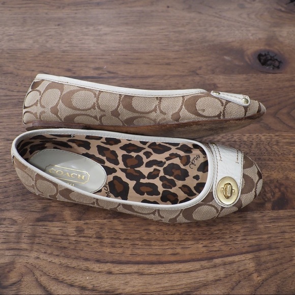Coach sz 7 Laren white leather signature ballet flats turnlock - Picture 5 of 15